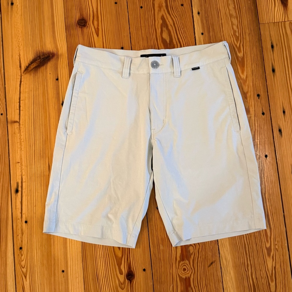 Travis Mathew Shorts Mens Size 30 Gray Striped Chino Performance Golf Stretch